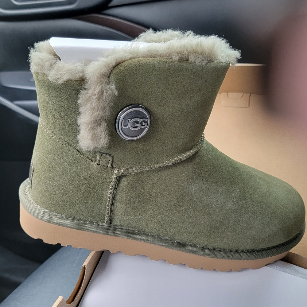 Ugg, Bailey Bow NIB